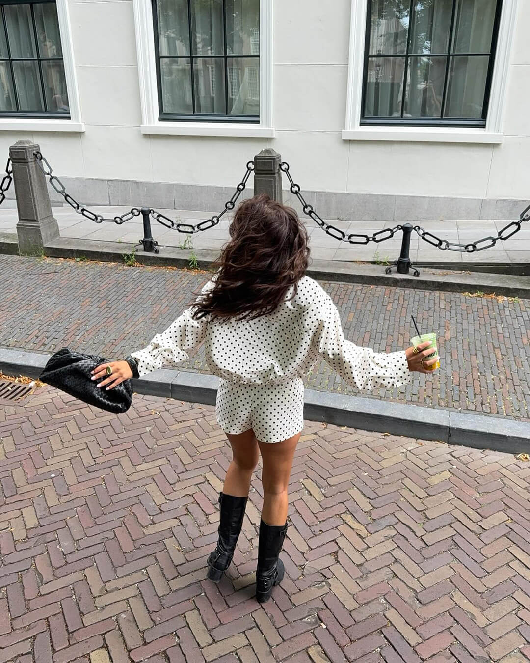 Damen-Set aus Jacke mit Polka-Dots und Hose mit weitem Bein