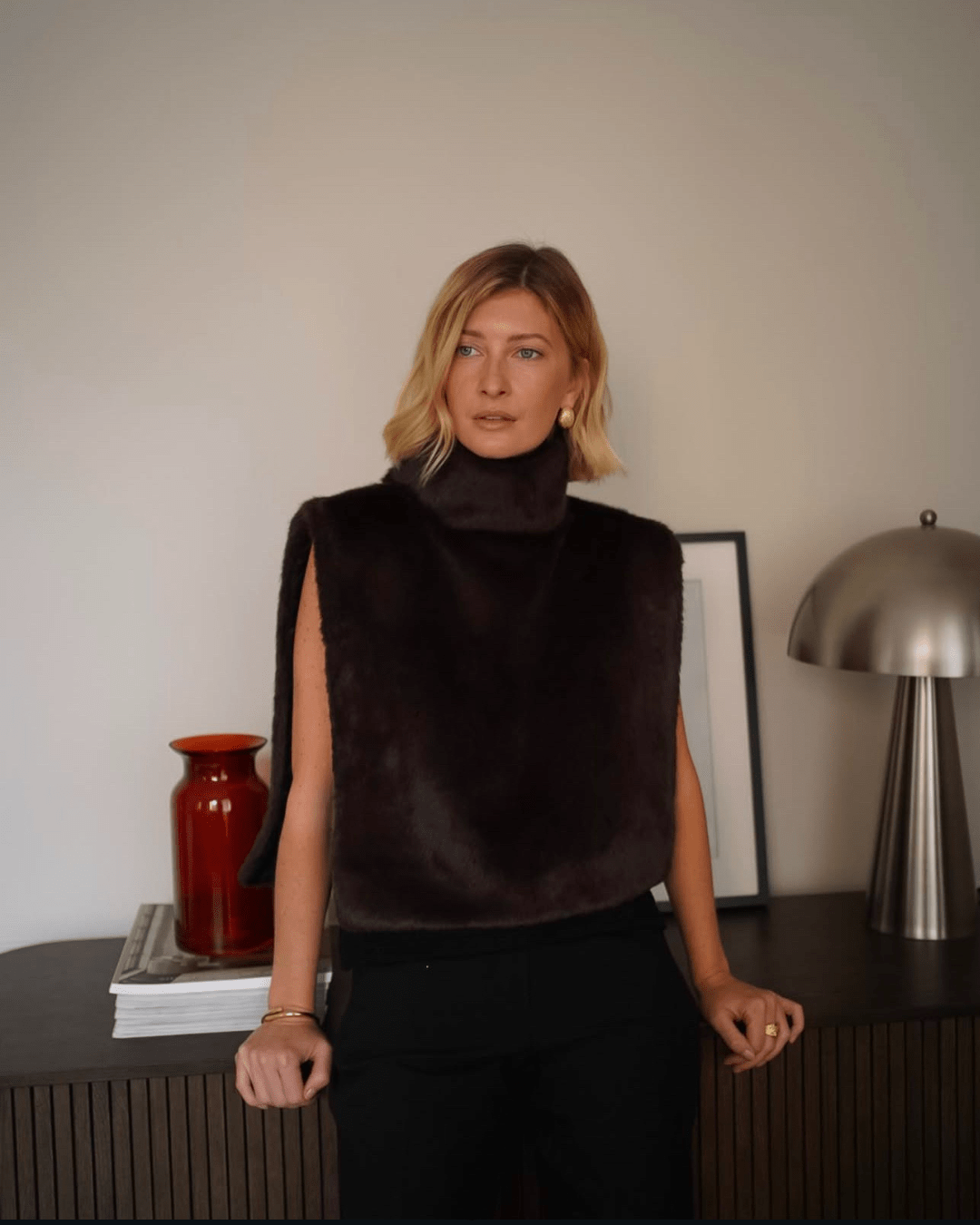 Gilet court pour femme à col roulé en fausse fourrure