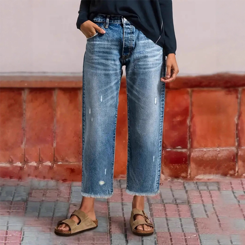 Women's Straight Leg Cropped Jeans