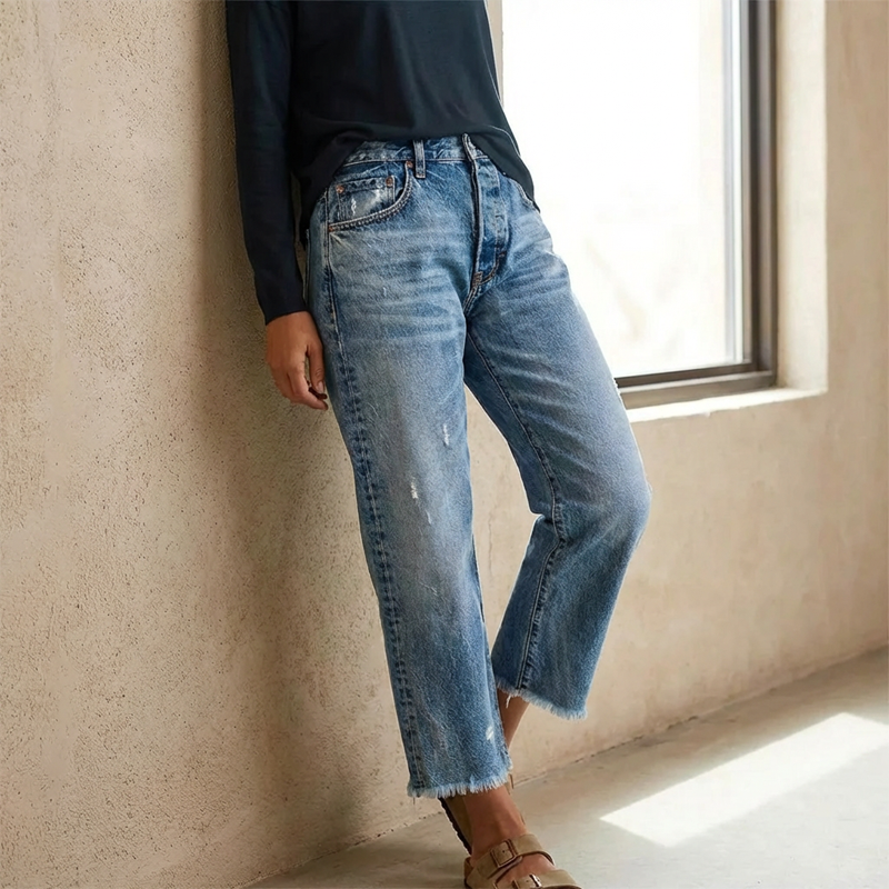 Women's Straight Leg Cropped Jeans
