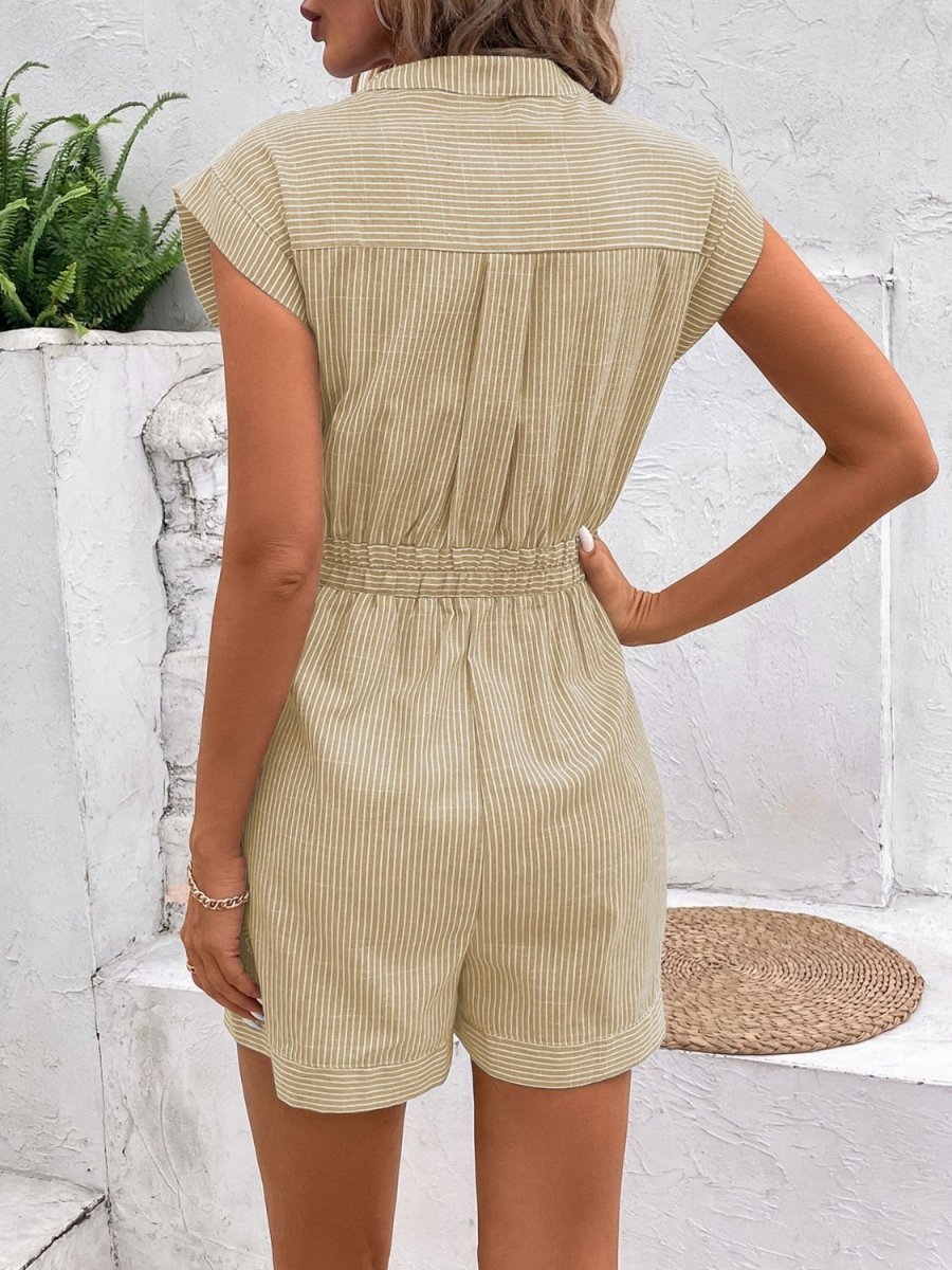 Gestreifter Damen-Jumpsuit mit Reverskragen und Taillengürtel für mühelosen und gepflegten Sommerstil