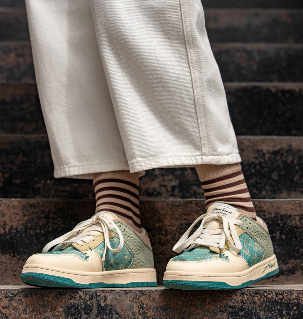 Niedrige Schnürsneaker mit Blumenprint