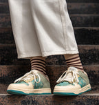 Niedrige Schnürsneaker mit Blumenprint