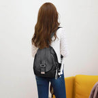 Mochila de mujer con solapa frontal