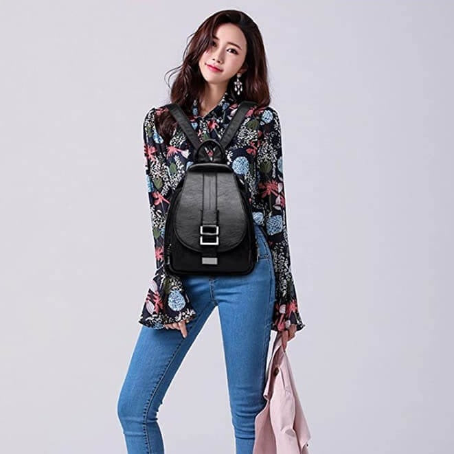 Mochila de mujer con solapa frontal
