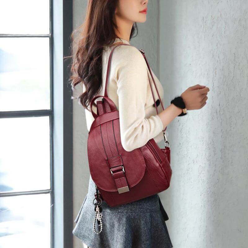 Mochila de mujer con solapa frontal