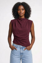 Ärmelloses Damen-Top mit Drapierung und strukturierten Schultern für eleganten Stil