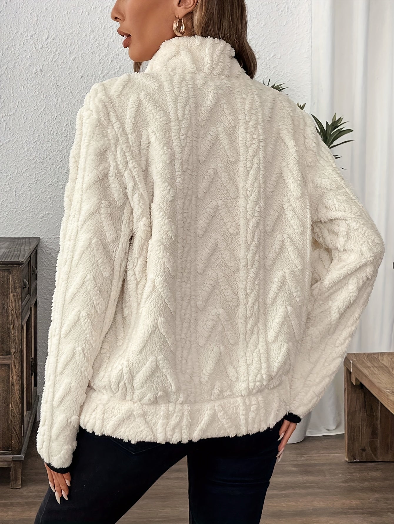 Fluffy pullover med kvart lynlås til kvinder