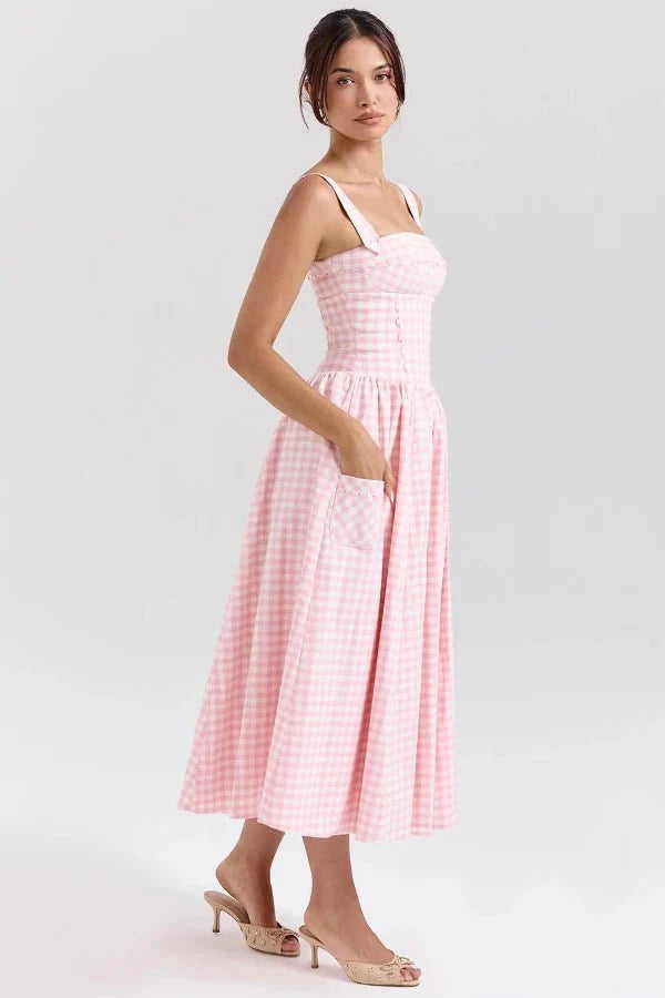 Elegantes Gingham Midikleid mit strukturiertem Oberteil und fließendem Rock