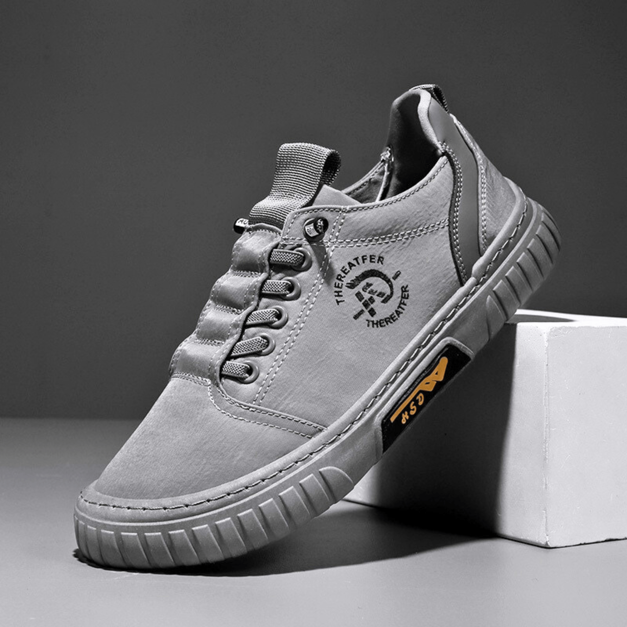 Men’s Flexible Lace-Up Sneakers