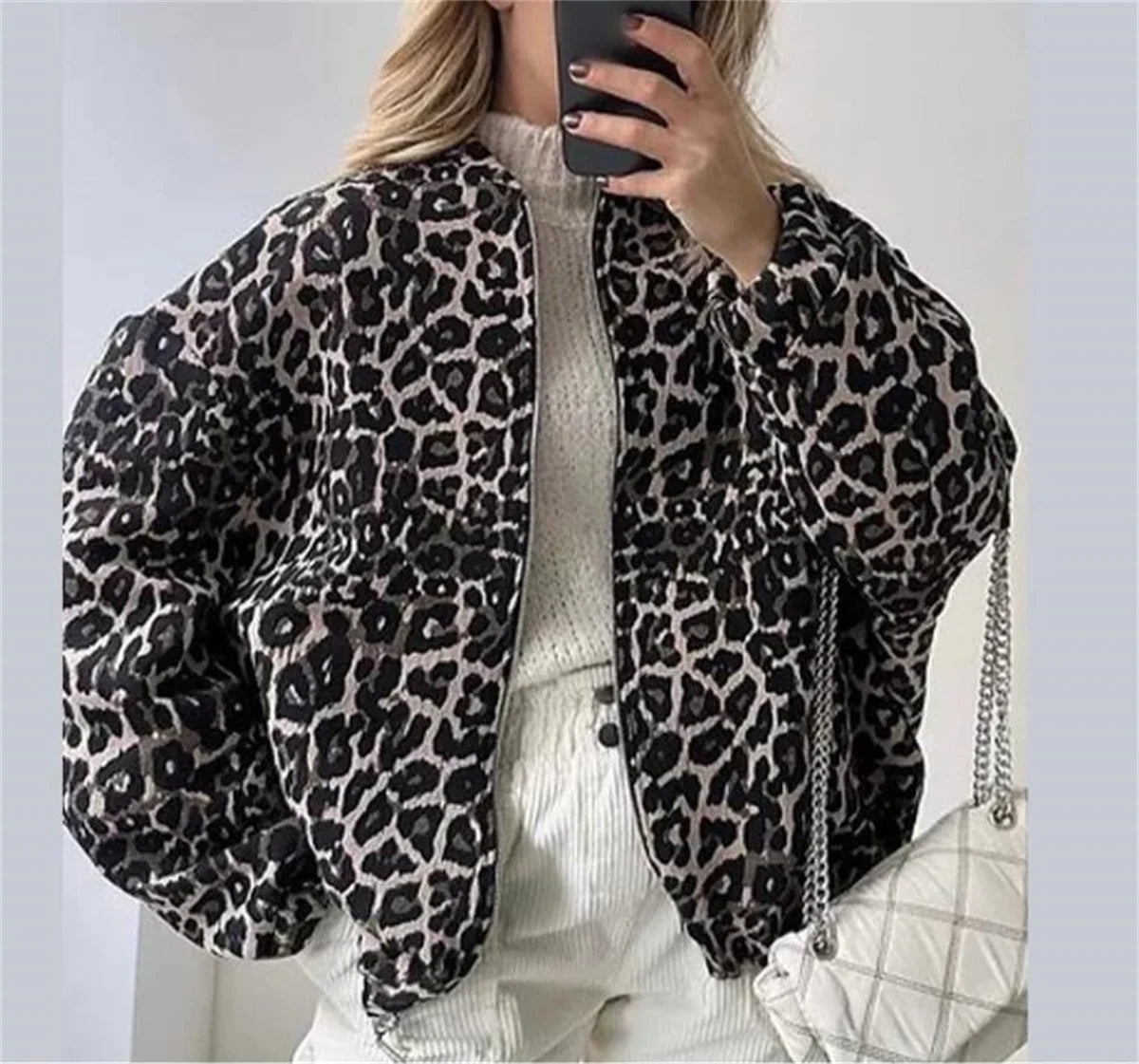 Damen-Bomberjacke mit Leopardenmuster und Reißverschluss vorne