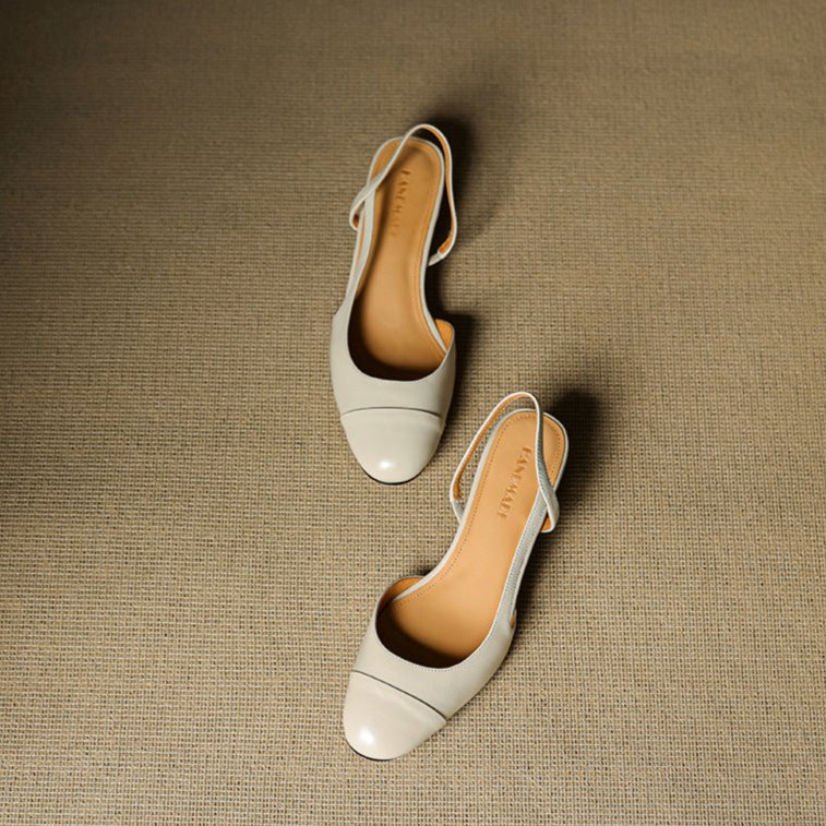 Damernas pumps med mandelformad tå, slingback och blockklack