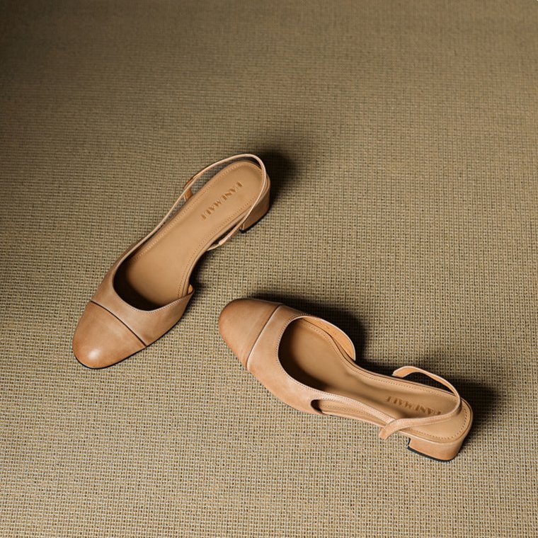 Damernas pumps med mandelformad tå, slingback och blockklack
