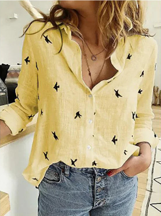 Damenbluse mit Vogelmotiv und Knopfleiste