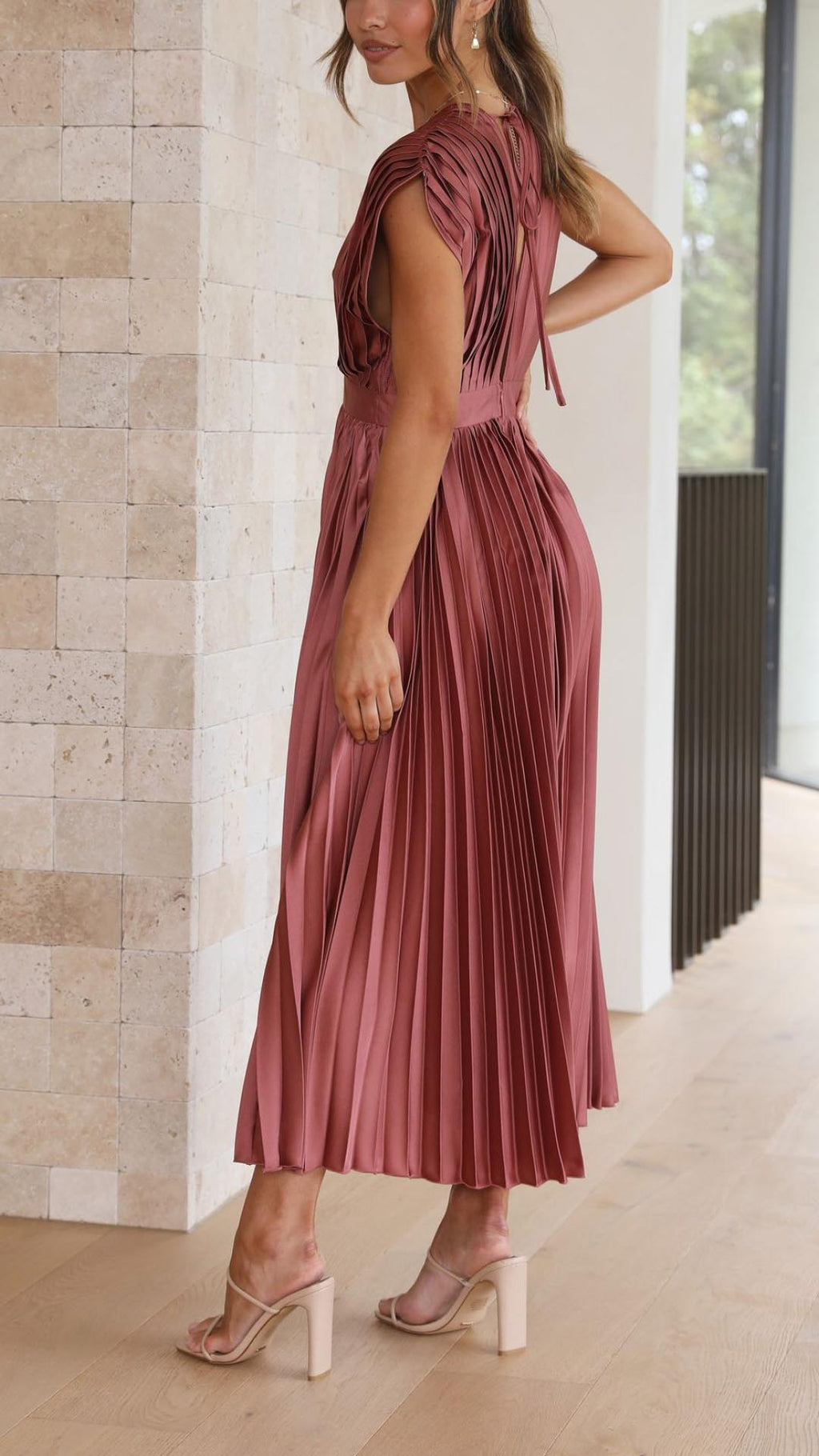 Women's Elegant Pleated V-Neck Cap Sleeve Midi Dress