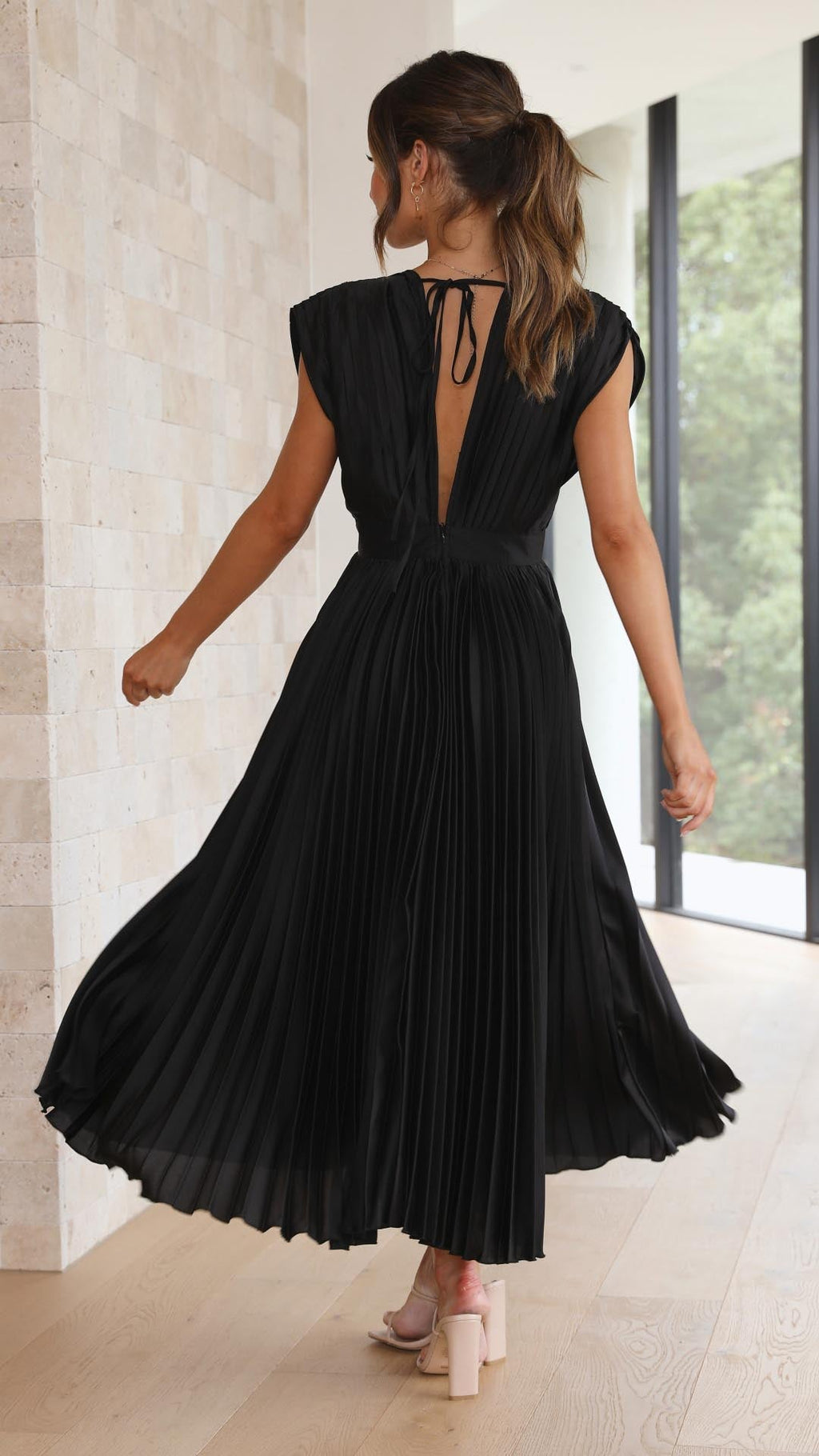 Women's Elegant Pleated V-Neck Cap Sleeve Midi Dress