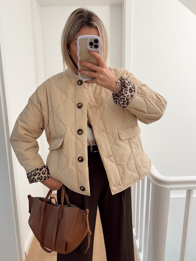 Veste matelassée pour femme avec poignets à imprimé léopard et fermeture boutonnée