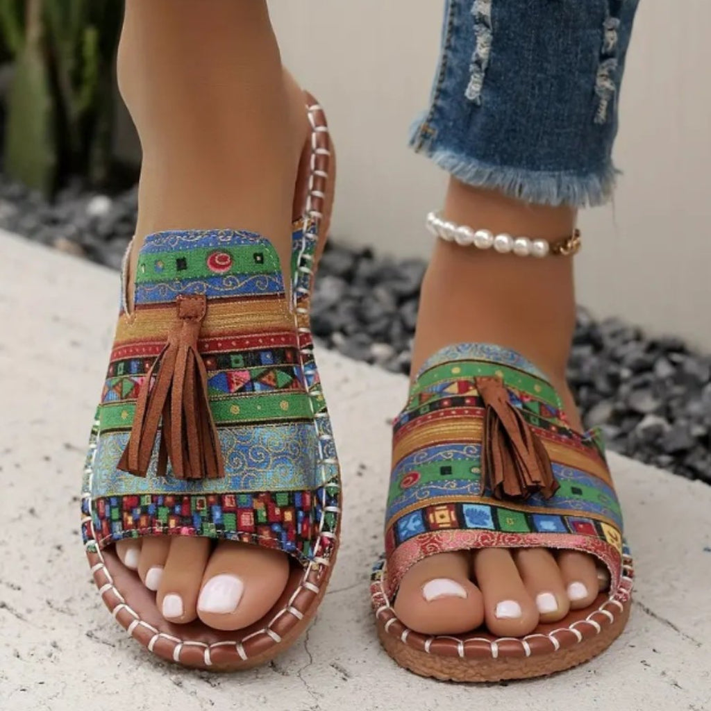Bohemiska slip-in-sandaler för kvinnor med tofsar