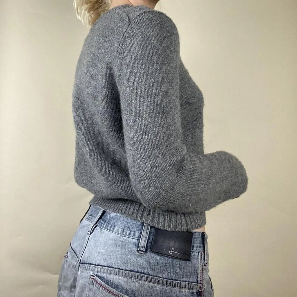 Damesweater med kraniemotiv og rund hals
